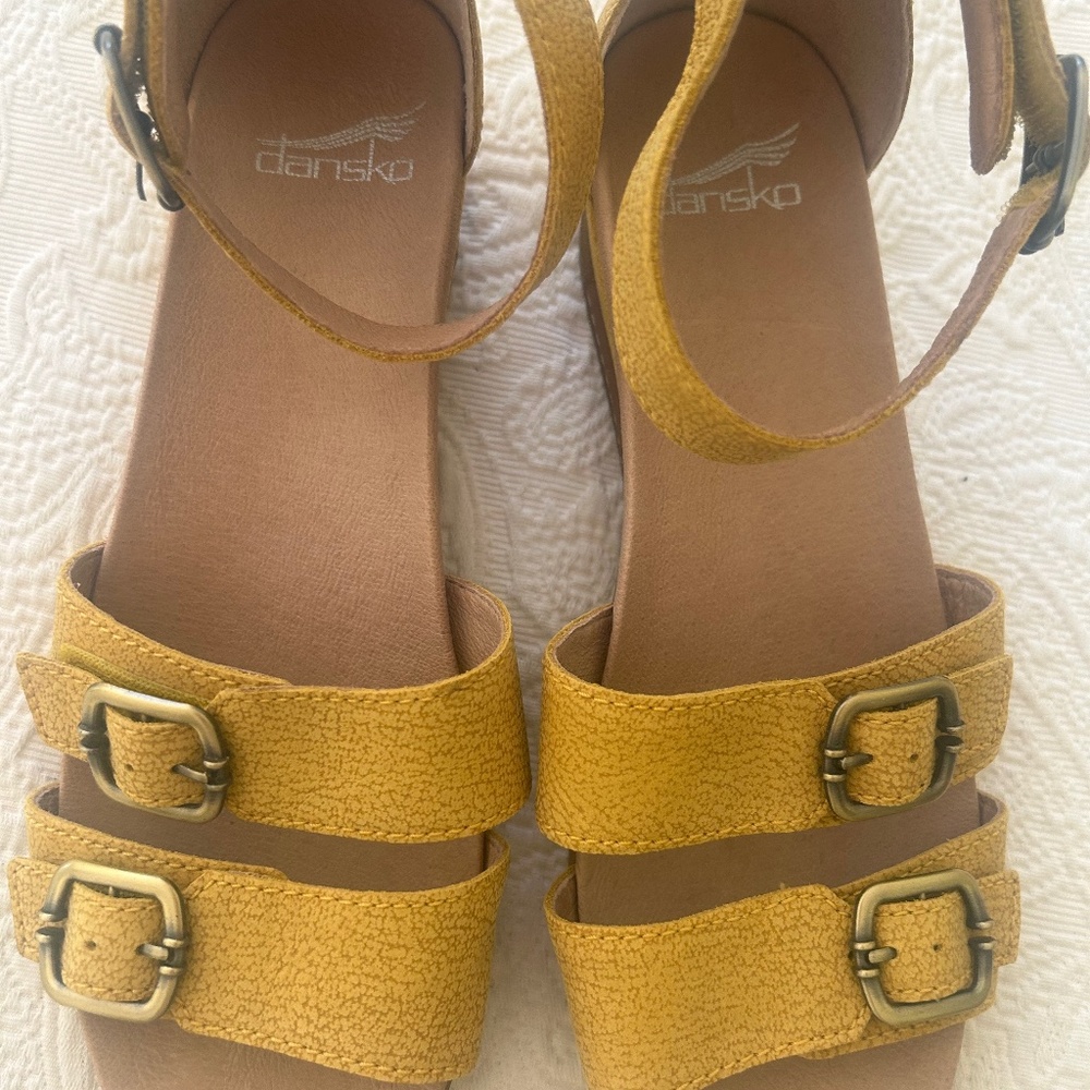 Dansko wedge sandals 1.5 inch size 39